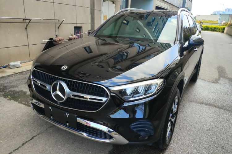 Mercedes-Benz GLC 260 L 2024 — фото 1