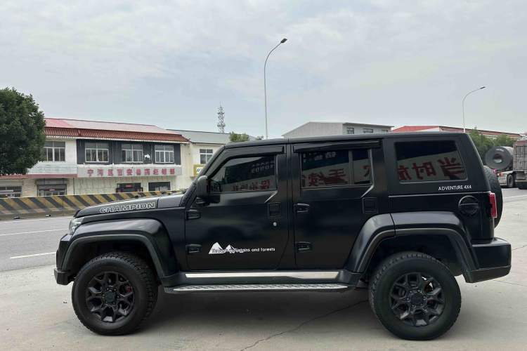 BAIC BJ40 2023 — фото 4