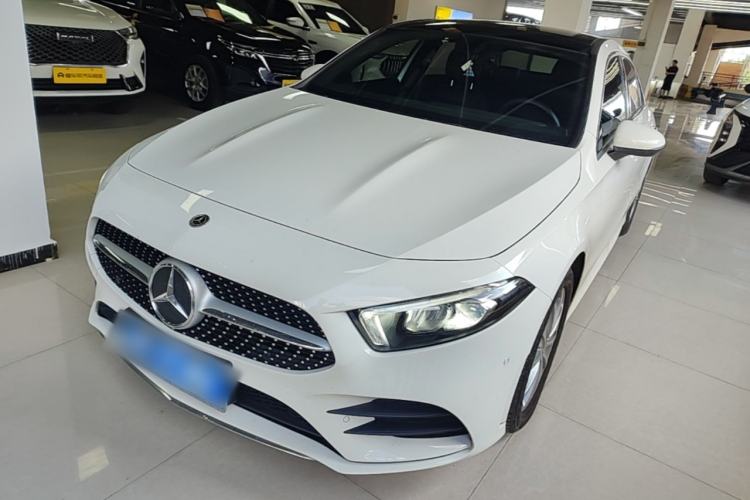 Mercedes-Benz A 200 L 2021 — фото 1