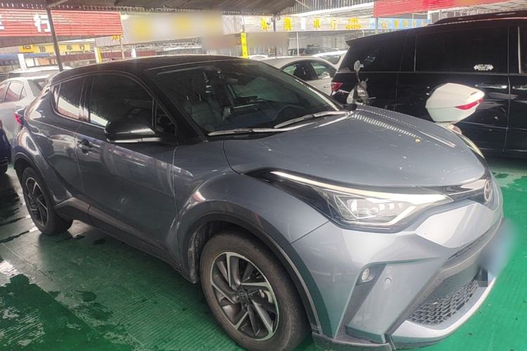 Toyota C-HR 2023 — 3