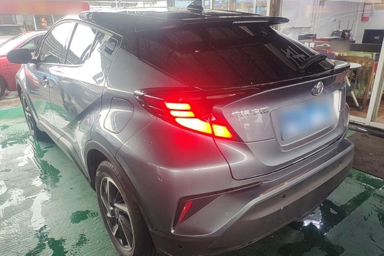 Toyota C-HR 2023 — 4