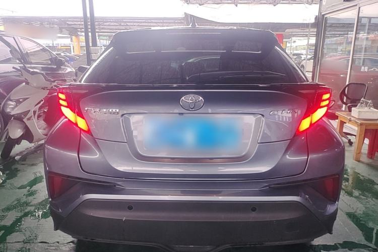 Toyota C-HR 2023 — 5