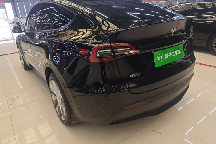Tesla Model Y 2021 — 4