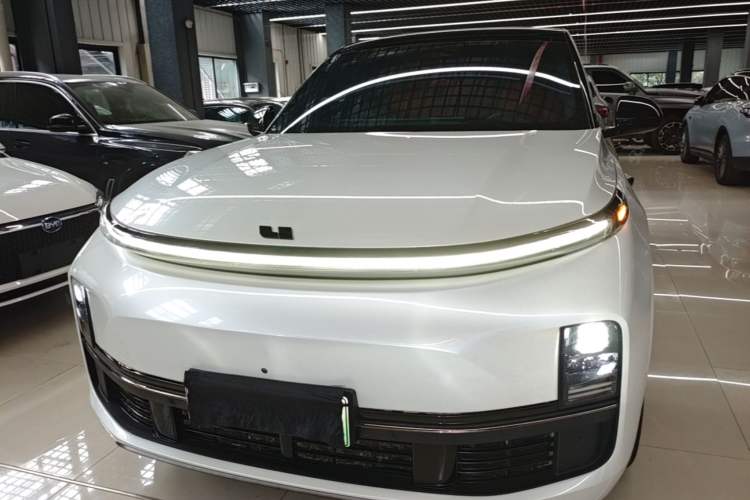 Li Auto L8 2023 — 2