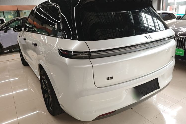Li Auto L8 2023 — 4