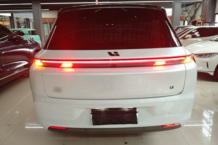 Li Auto L8 2023 — 5