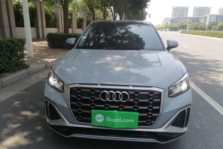 Audi Q2L 2022 — 2