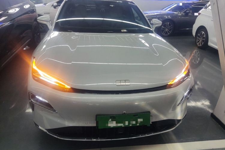 Geely Galaxy 8 2025 — 2