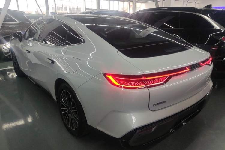 Geely Galaxy 8 2025 — 4