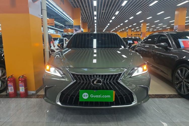 Lexus ES 200 2022 — 2