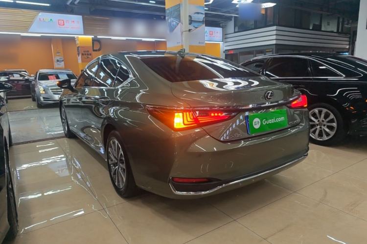 Lexus ES 200 2022 — 4