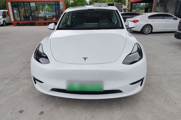 Tesla Model Y 2024 — 2
