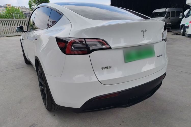 Tesla Model Y 2024 — 4