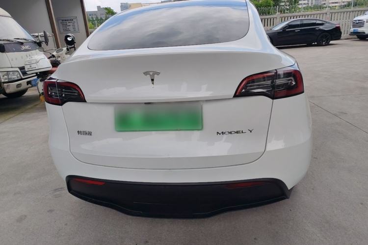 Tesla Model Y 2024 — 5