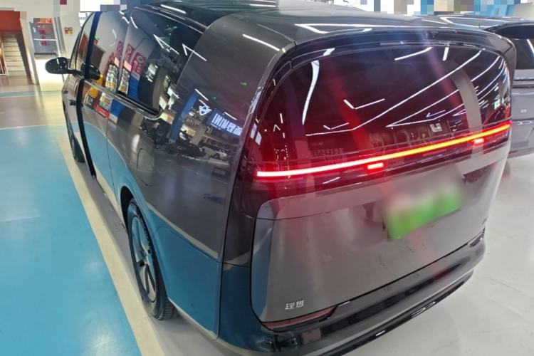 Li Auto MEGA 2025 — 4