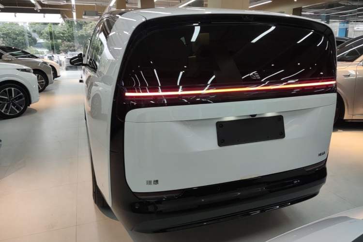 Li Auto MEGA 2025 — 5