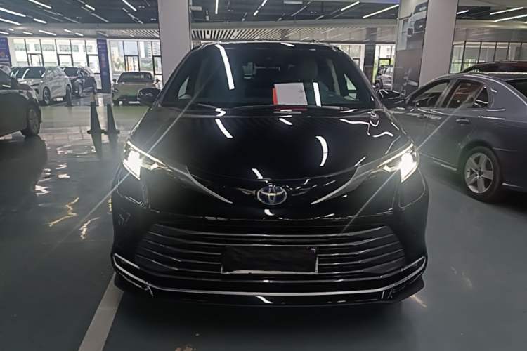 Toyota Sienna 2021 — 2