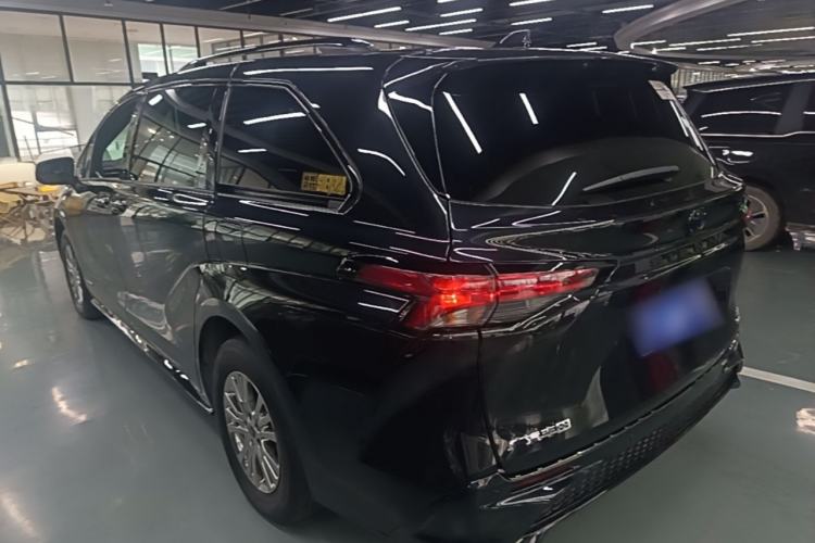 Toyota Sienna 2021 — 4