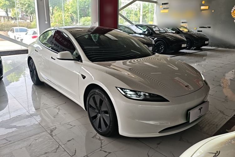 Tesla Model 3 2025 — фото 3