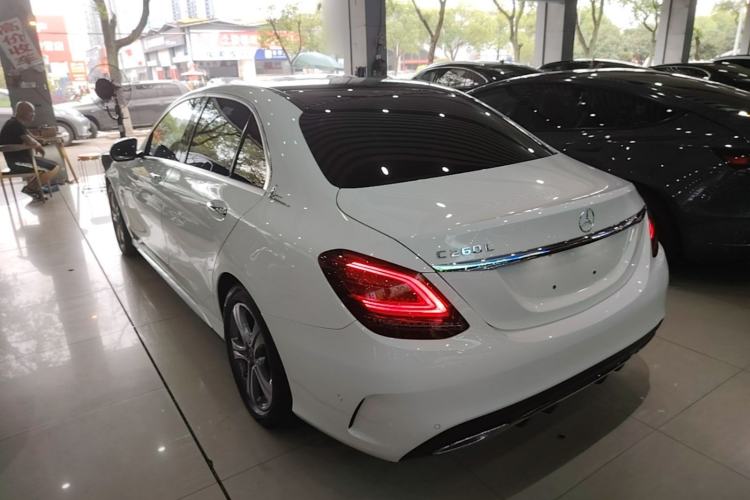 Mercedes-Benz C 260 L 2020 — 4