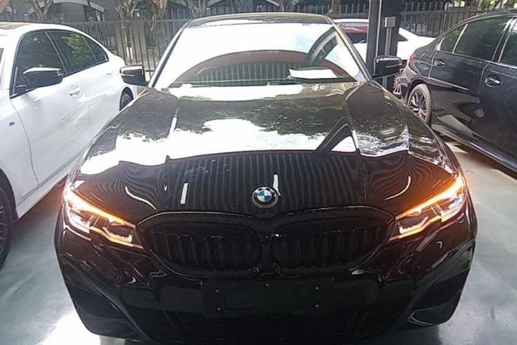 BMW 325i 2022 — 2