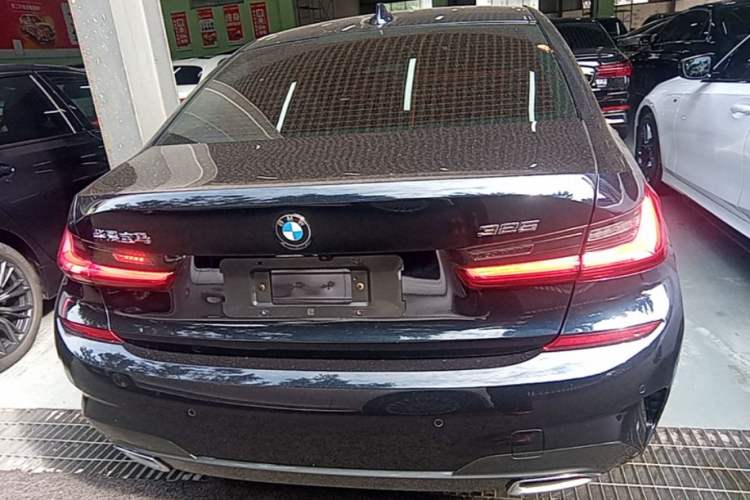 BMW 325i 2022 — 5