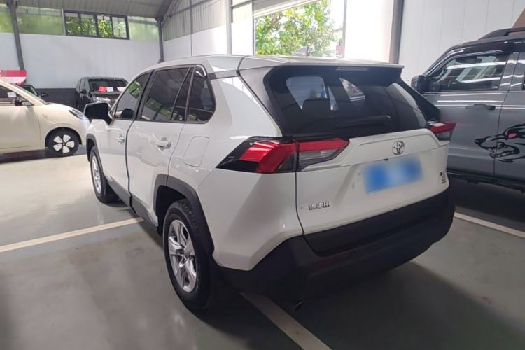 Toyota RAV4 2021 — 4