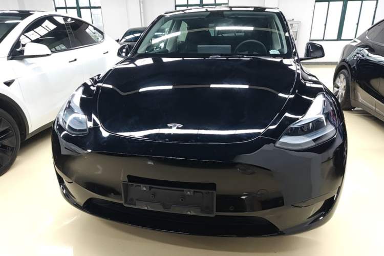 Tesla Model Y 2023 — 2