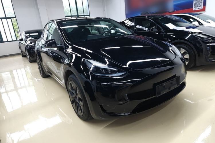 Tesla Model Y 2023 — 3