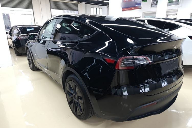 Tesla Model Y 2023 — 4