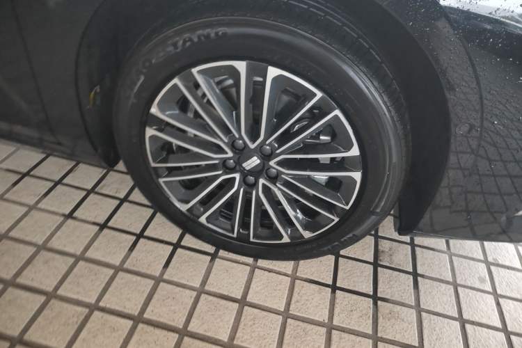 Geely Galaxy 8 2025 — 5