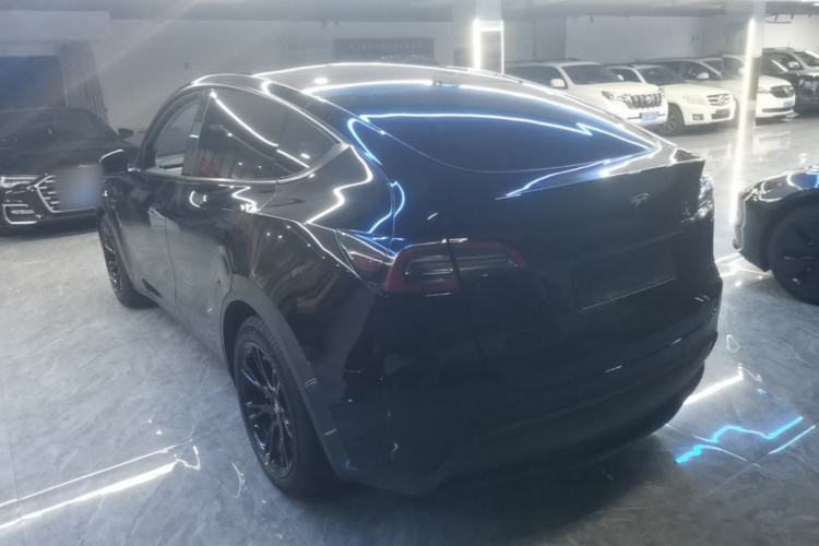 Tesla Model Y 2022 — 4