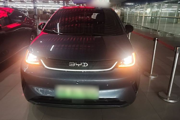 BYD Dolphin 2025 — 2