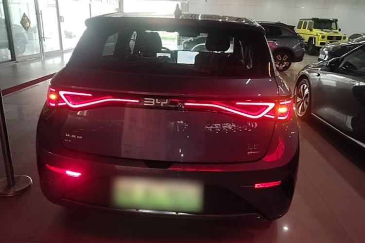 BYD Dolphin 2025 — 5