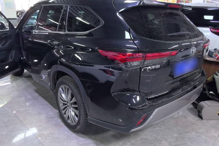 Toyota Highlander 2024 — 3