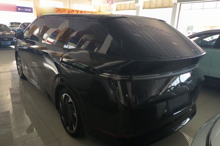 XPeng X9 2024 — 4