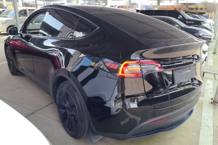 Tesla Model Y 2023 — 4