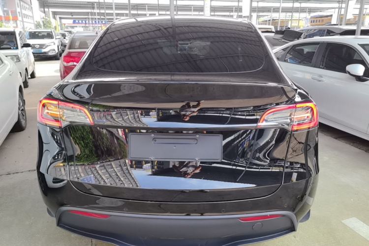 Tesla Model Y 2023 — 5