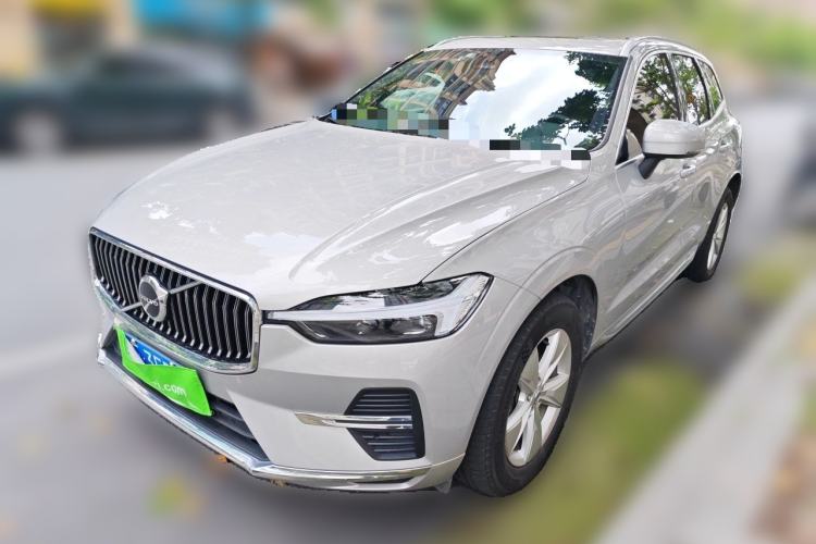 Volvo XC60 2022 — фото 1