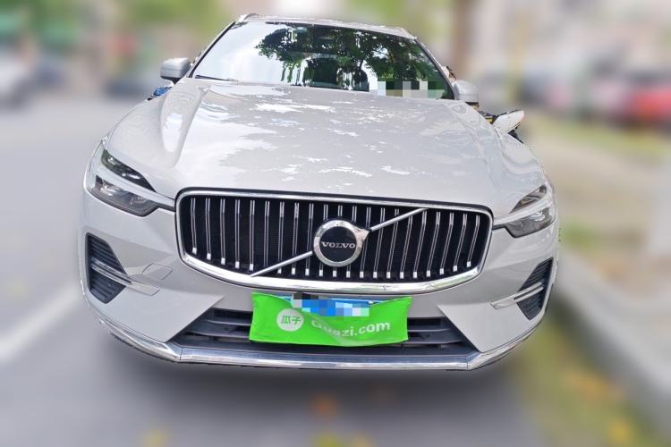 Volvo XC60 2022 — фото 2