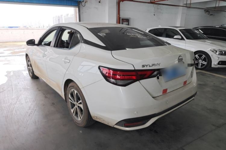 Nissan Sentra 2023 — 4