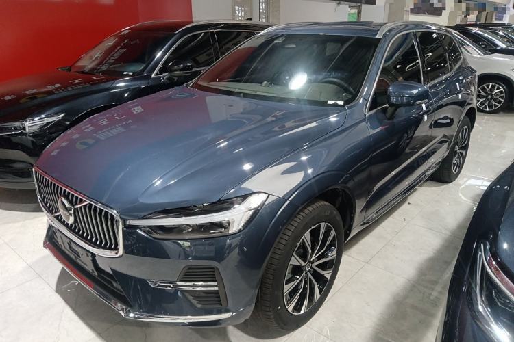 Volvo XC60 2023 — фото 1
