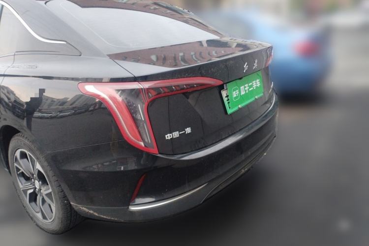 Hongqi E-QM5 2022 — 3