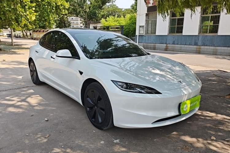 Tesla Model 3 2023 — 3