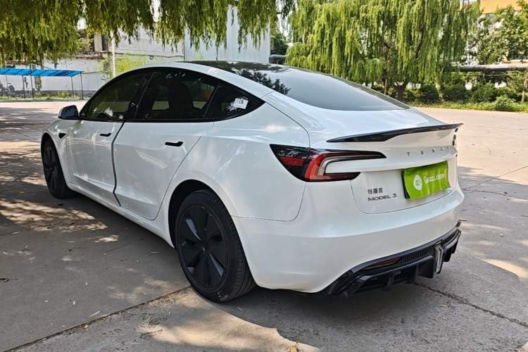 Tesla Model 3 2023 — 4