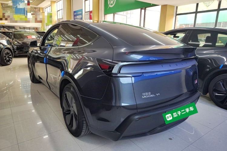 Tesla Model Y 2025 — 4