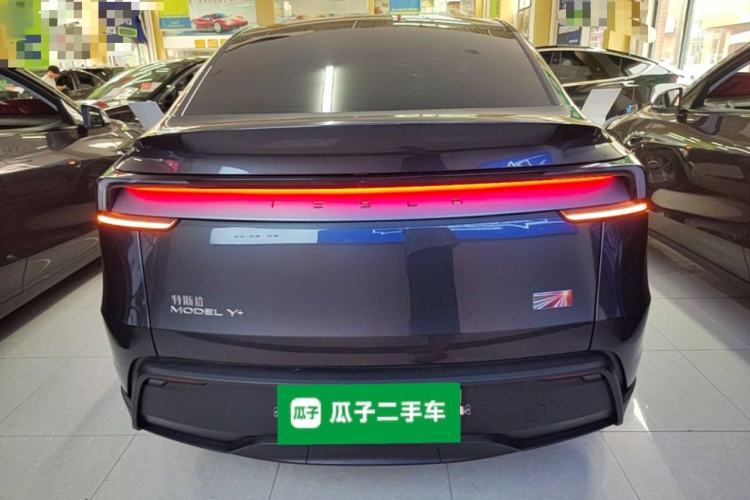 Tesla Model Y 2025 — 5