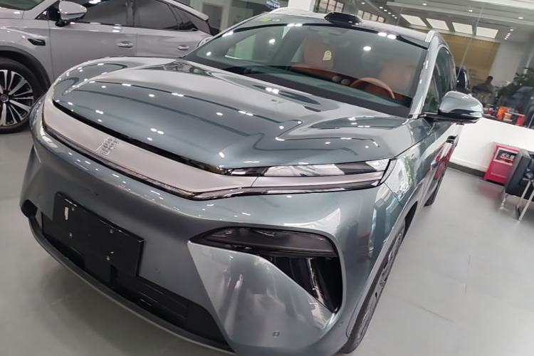 BYD Tang L 2025 — фото 1
