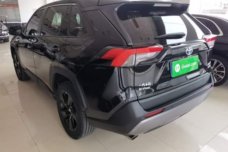 Toyota RAV4 2020 — 4