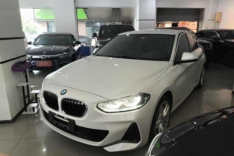 BMW 120i 2021 — фото 1